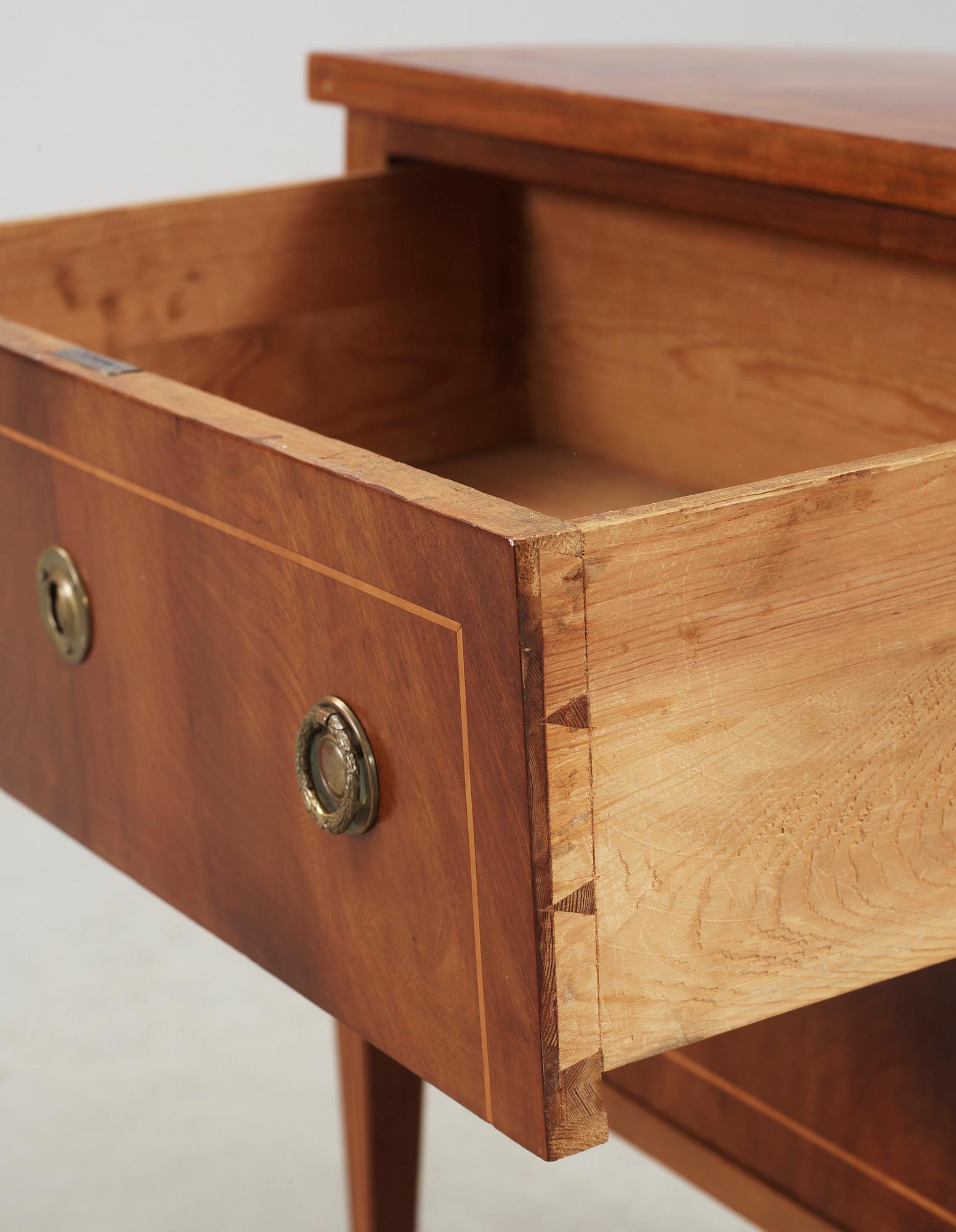 BYRÅ, sengustaviansk stil, omkring 18/1900-tal.