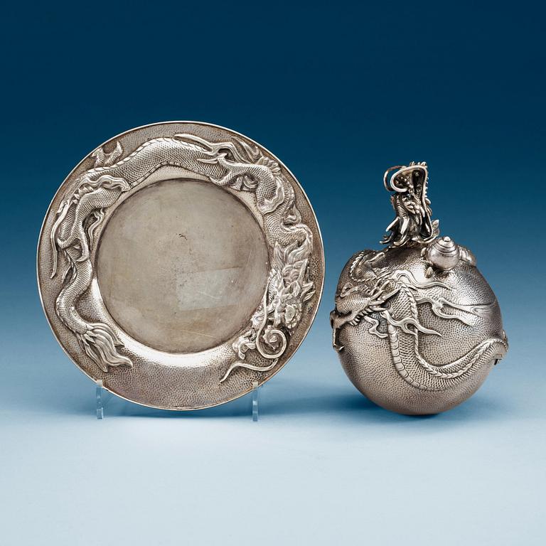 BRÄNNARE PÅ FAT silver. Shanghai, 1900-talets början.
