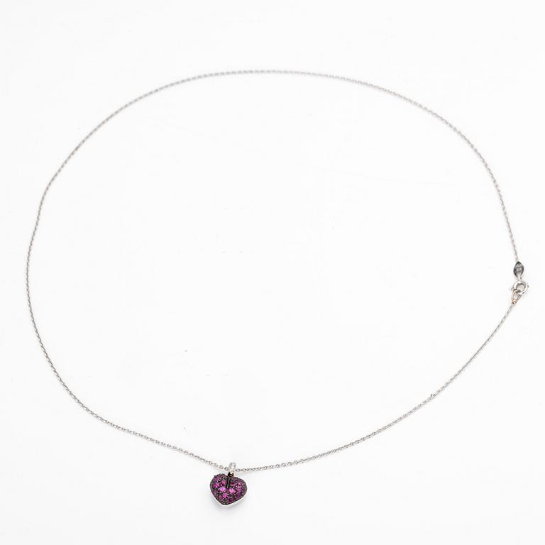 Necklace, 18K white gold, with a heart-shaped pendant in black rhodium-plated white gold set with rubies and brilliant-cut diamonds.