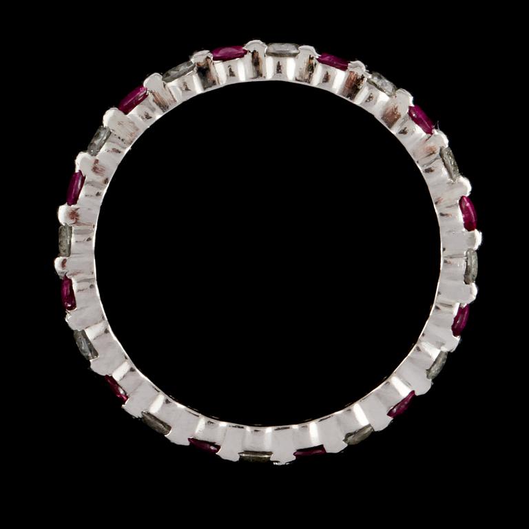 RING, platina med briljantslipade diamanter, ca 0.60 ct samt fasettslipade rosa safirer. Vikt 2,7 g.