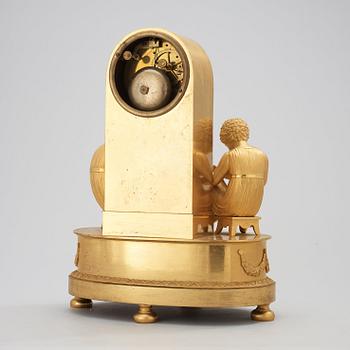 BORDSPENDYL. Frankrike, 1800-talets början. Empire.