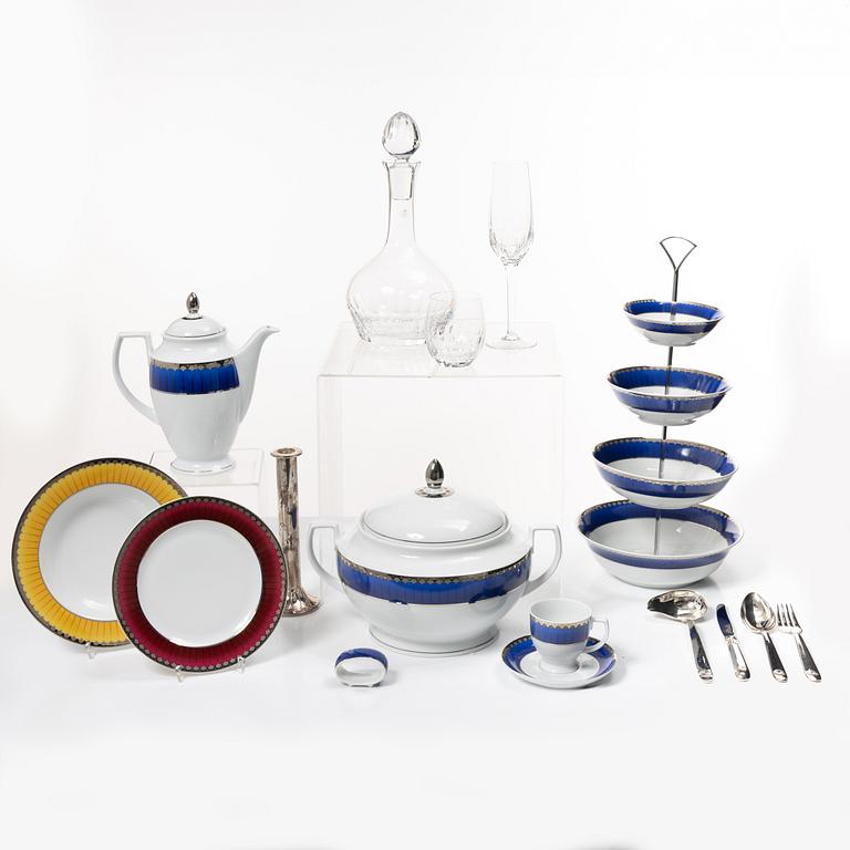 Sigvard Bernadotte, A 314 piece dinner and coffee service, “Marianne Royal Blue”, Christineholm/Fyrklövern, 2000.
