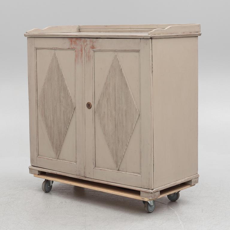 A Gustavian cabinet, 18th/19th century.