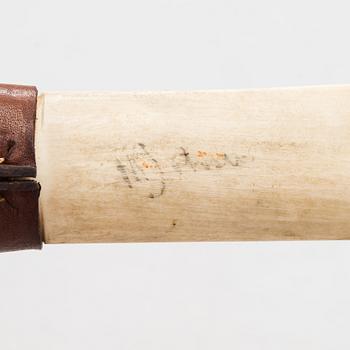 4 puukkoa, signeerattuja, saamenkäsityö / duodji, 1900-luku.