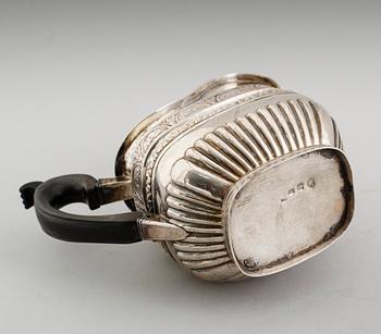 MJÖLKKANNA, silver, Moskva 1828, Ryssland. Vikt ca 233 gram.