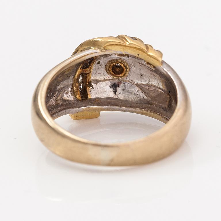 An 18K gold ring with diamonds ca. 0.21 ct in total.