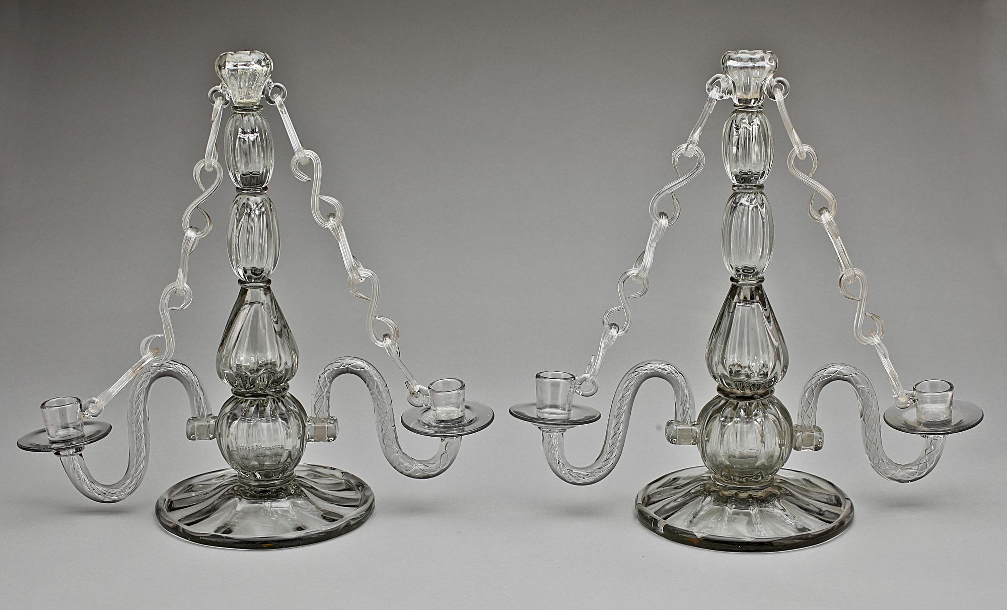 KANDELABRAR, ett par, glas, Strömbergshyttan, 1930/40-tal.