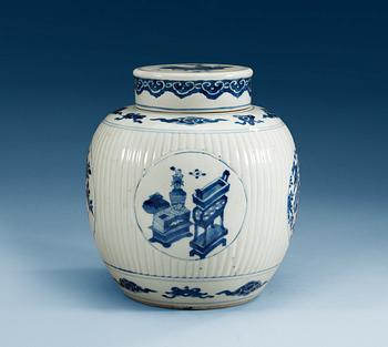 1675. A blue and white jar with cover, Qing dynasty, Kangxi (1662-1722).