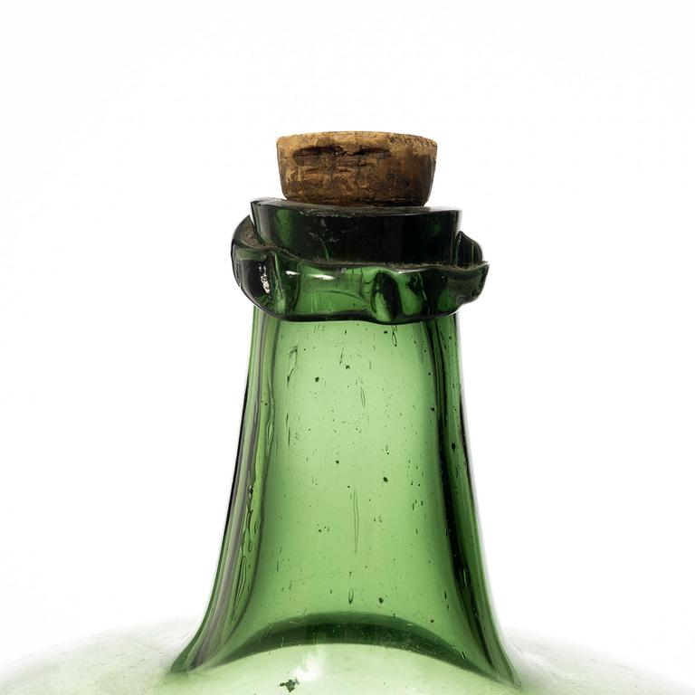 Bottle, glass. 17th-18th century.