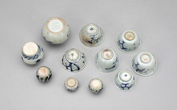 FAT samt KOPPAR och KRUKOR, 15 delar, porslin, Kina. 1800-tal.