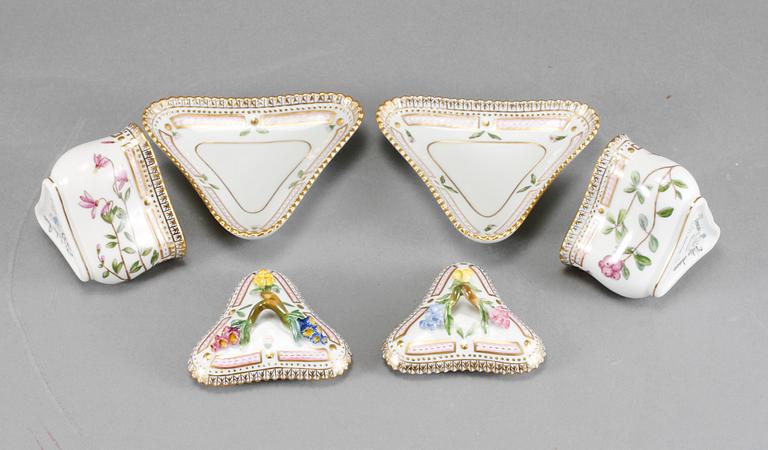 CRÈMEKOPPAR, ett par, porslin, "Flora Danica", Royal Copenhagen, 1900-tal.