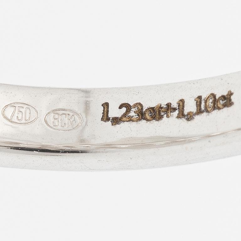 Ring 18K vitguld med briljantslipade diamanter medföljande IGI report.
