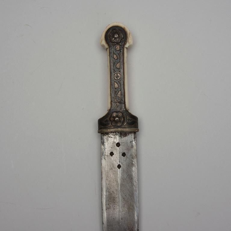 KINDJAL, Ryssland, 1800-tal, silver och niello-beslag.