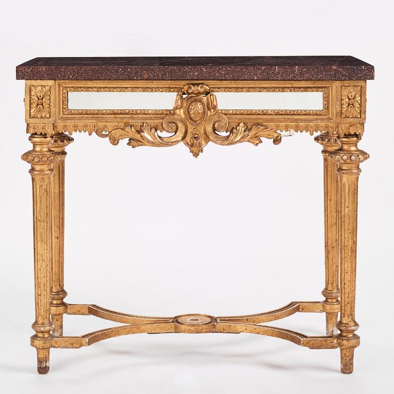 A porhyry stone top from Älvdalens porfyrverk, early 19th century.