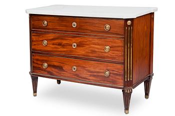 546. CHEST OF DRAWERS.