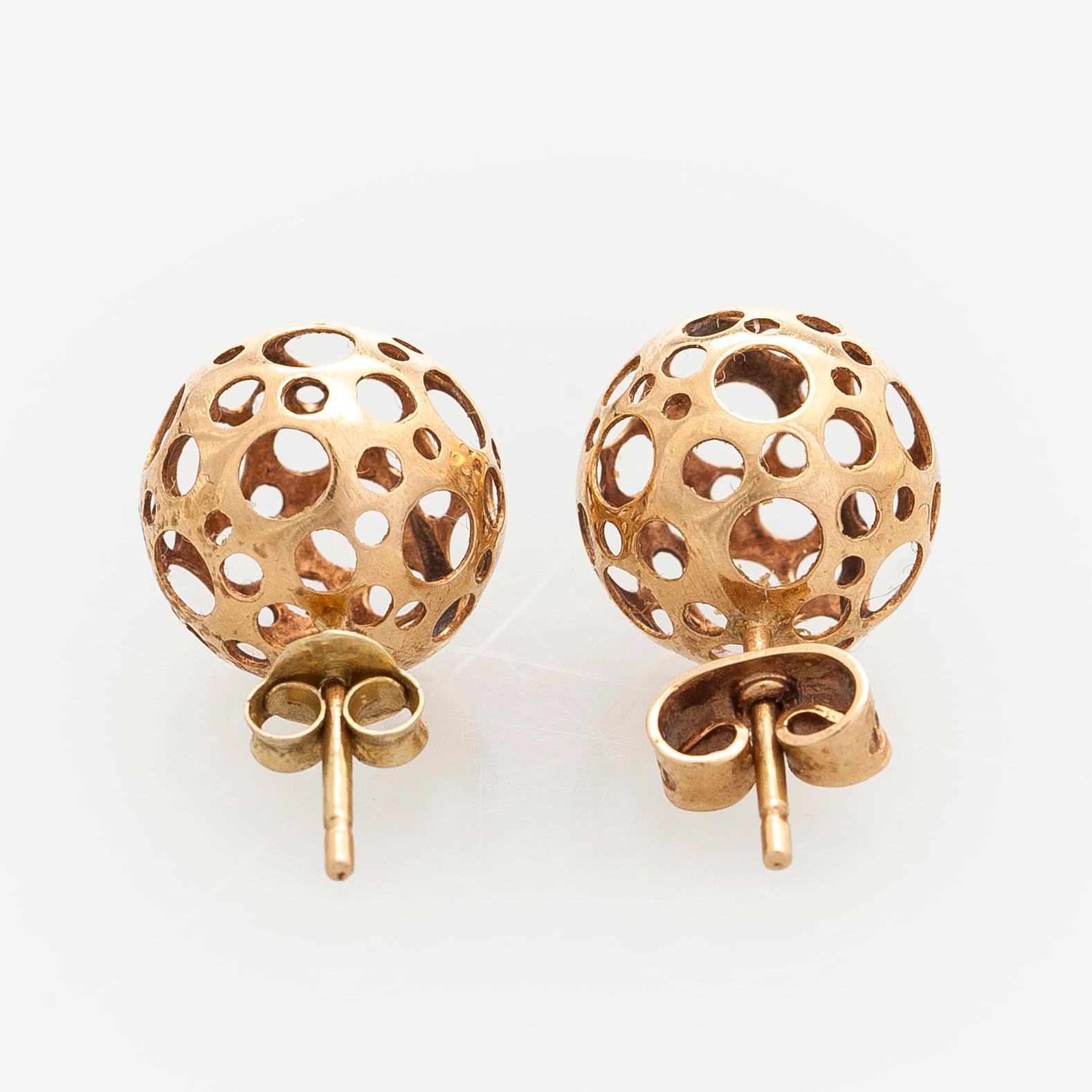 Liisa Vitali, örhängen, "Nyckelpiga", 14K guld, Westerback, Helsingfors 1976.