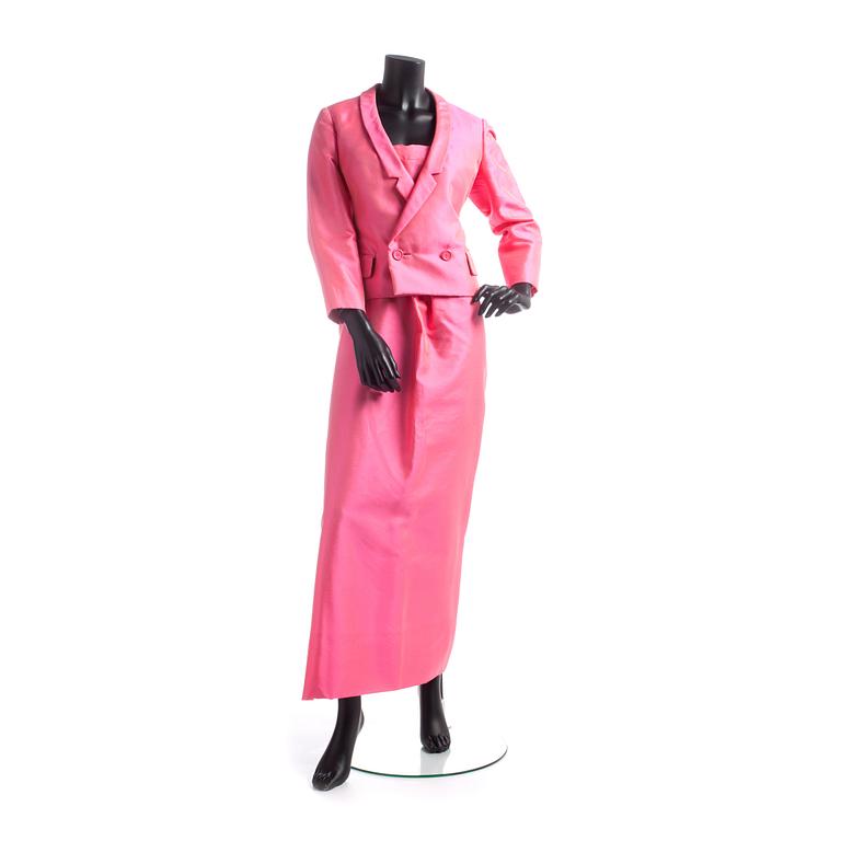 NINA RICCI, a pink silk evening dress with jacket and belt from the 1960s.