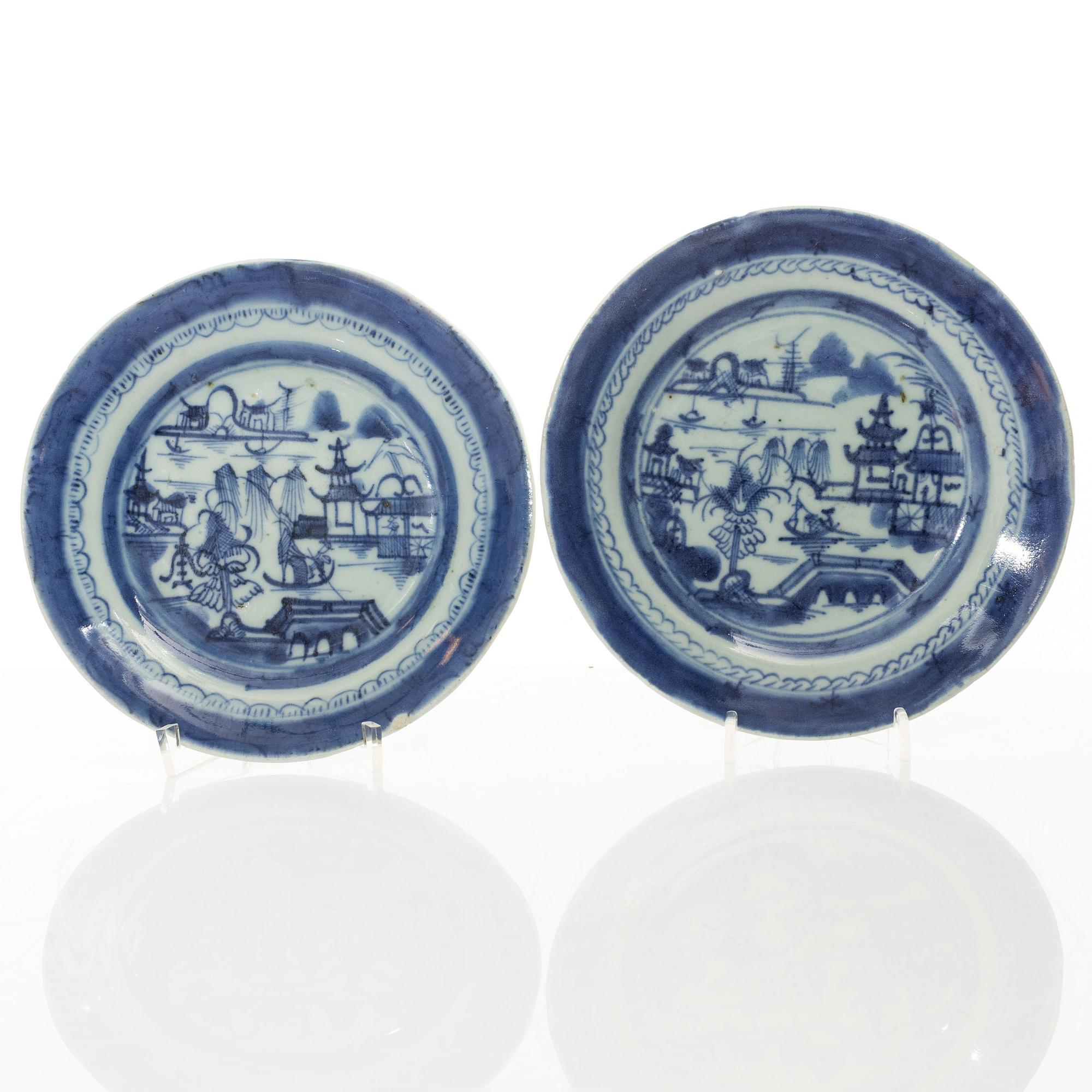 A set of thirteen Chinese blue and white porcelain dishes, Qing dynasty, 19th century.
