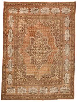 A CARPET, semi-antique Tabriz, ca 369,5 x 272,5 cm.