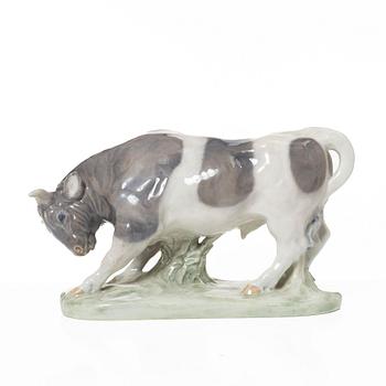 Knud Kyhn, Figure, porcelain, Royal Copenhagen, Denmark, 1980-1984.