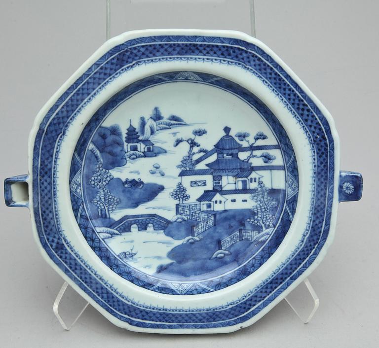 VÄRMEFAT, porslin, Kina, Jiaqing, 1796-1820.