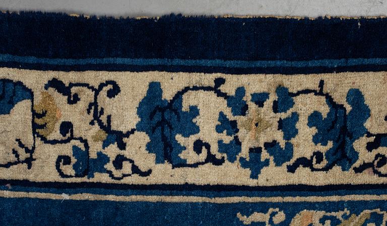 A carpet, semi-antique Beijing probably, ca 263 x 179,5-183,5 cm, China.