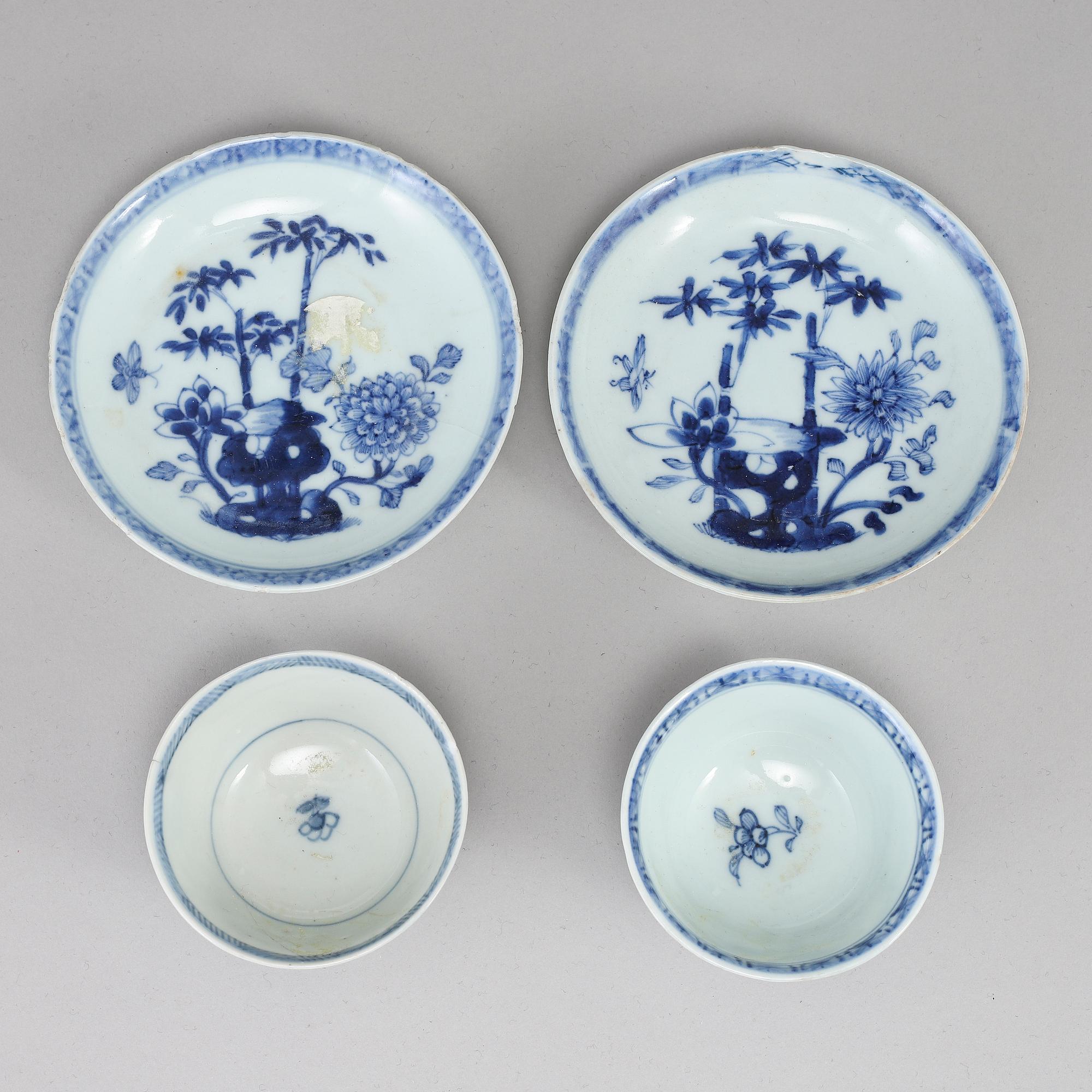 KOPPAR med FAT, ett par, porslin. Qingdynastin, Qianlong (1736-95).