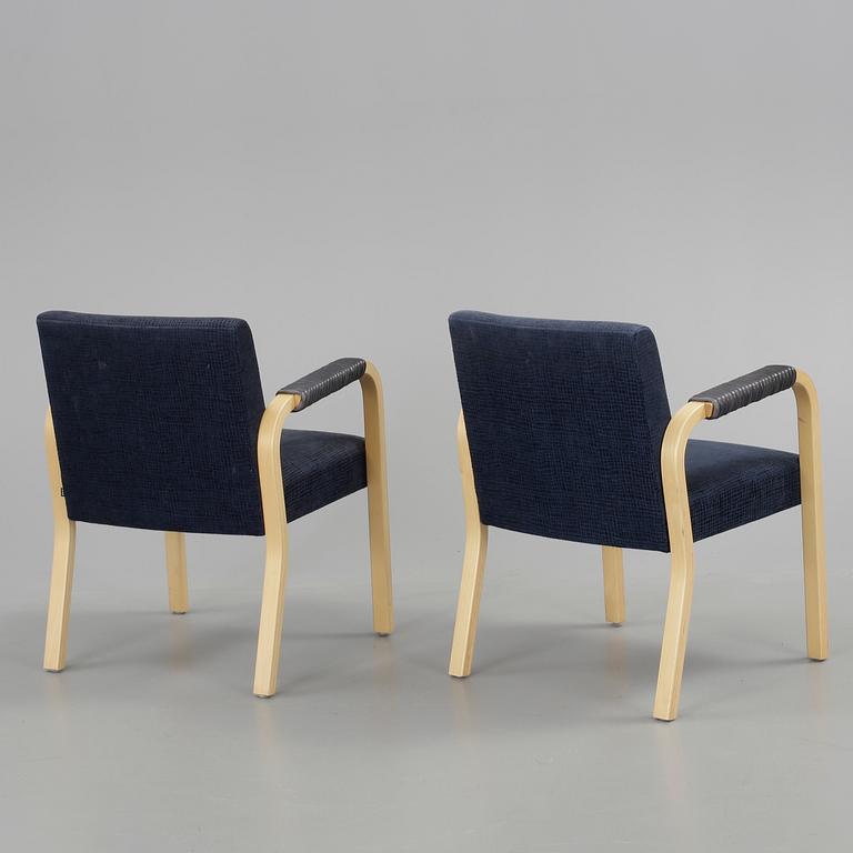 KARMSTOLAR, ett par, nr 26, Alvar Aalto, Artek.