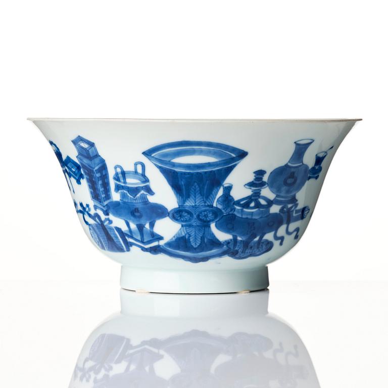 A blue and white bowl, Qing dynasty, Kangxi (1662-1722).