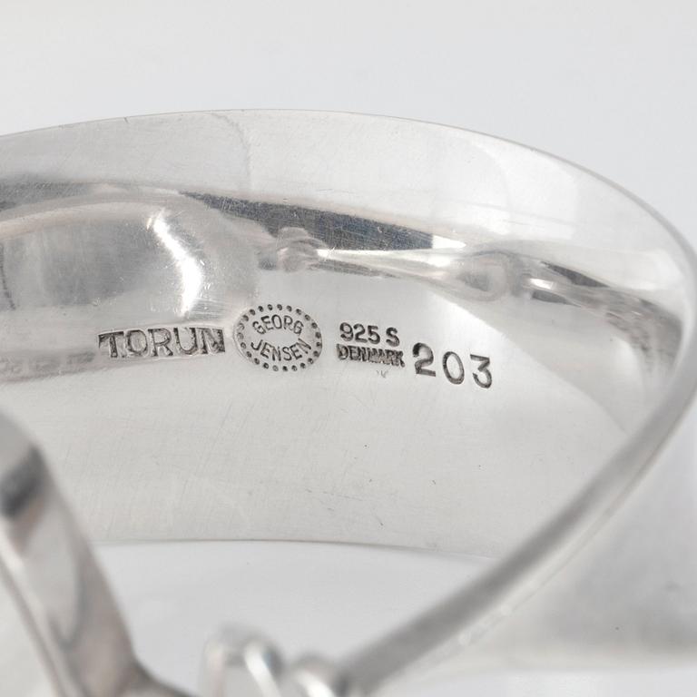 A Vivianna Torun Bülow Hübe sterling and rock crystal bangle, Georg Jensen, post 1945.