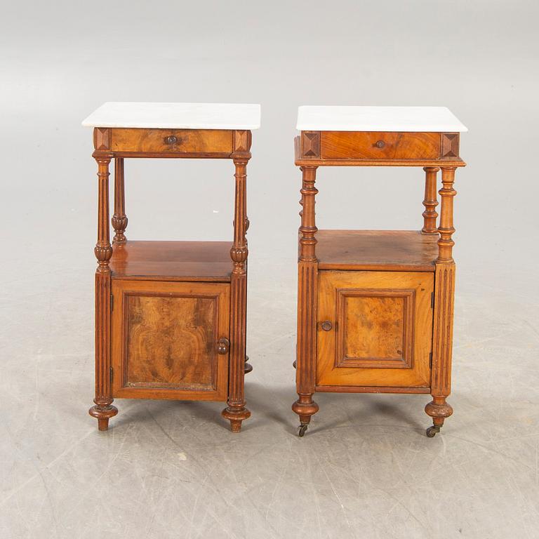 Sängbord ett par nyrenässans sent 1800-tal.