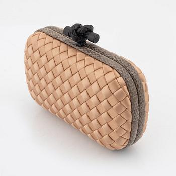 Bottega Veneta, 'Knot bag Poussin' clutch.