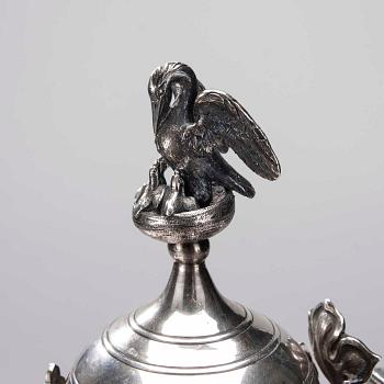 KANNA, silver, Robert Hennel III, London 1851. Vikt ca 1481 g.