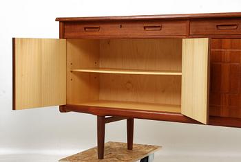 SIDEBOARD, Brødrene Sörheim Møbelfabrikk AS, Nestun, Norge, 1900-talets tredje kvartal.