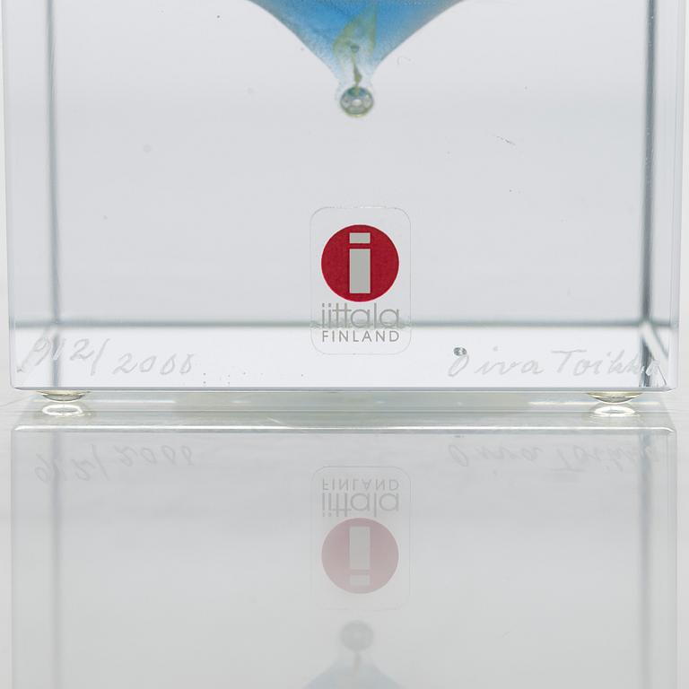 Oiva Toikka, annual glass cube 2000, signed Oiva Toikka Nuutajärvi 2000, 912/2000.