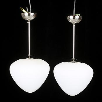 TAKLAMPOR, ett par, Laurel lamp modell 6032, 1900-talets mitt. Märkta Made in Sweden. Höjd 48 cm.