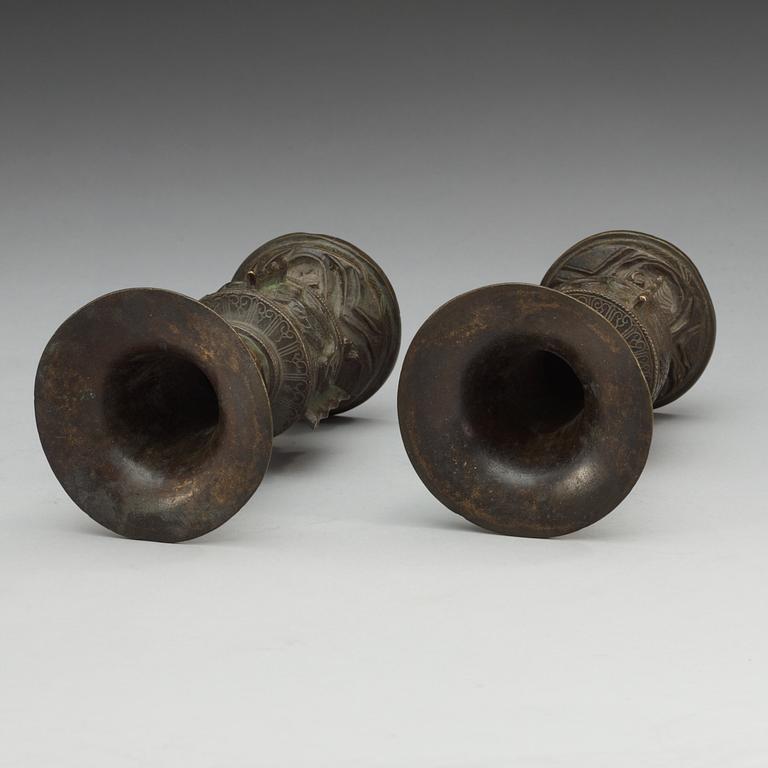 A pair of archaistic bronze vases, Ming dynasty (1368-1644).