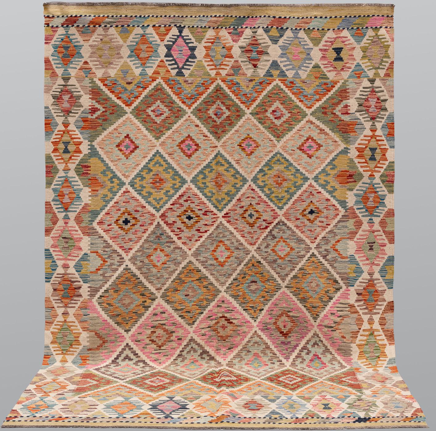 A Kilim rug, approx. 263 x 173 cm.