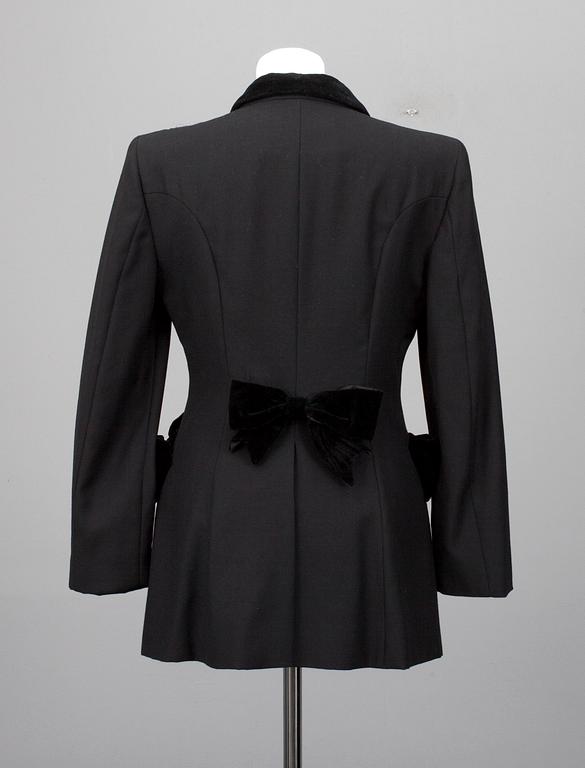KAVAJ, Moschino.