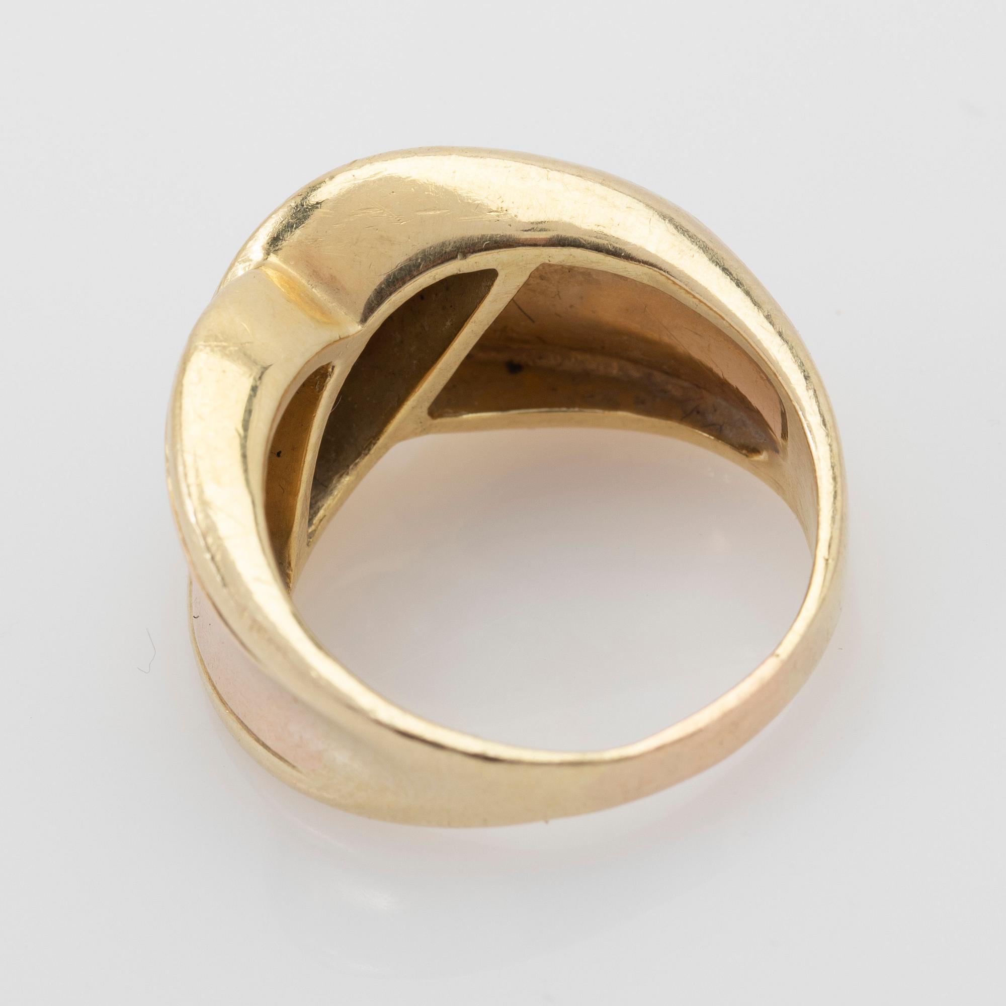 Ring, 18k gold with brilliant-cut diamonds.