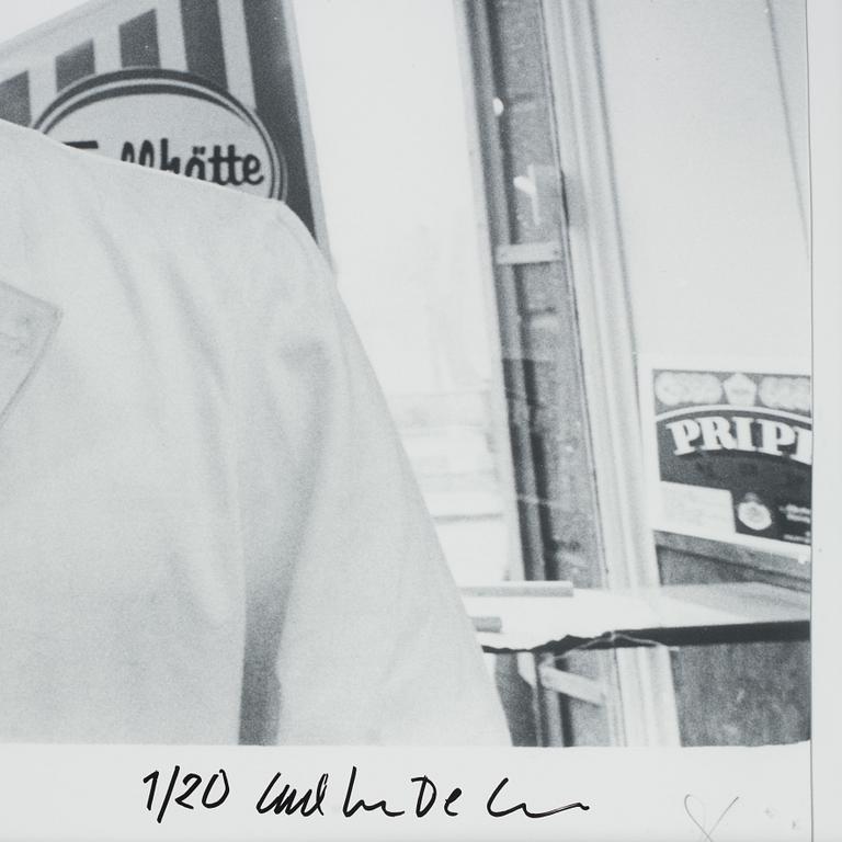 Carl Johan De Geer, photograph, signed 1/20.