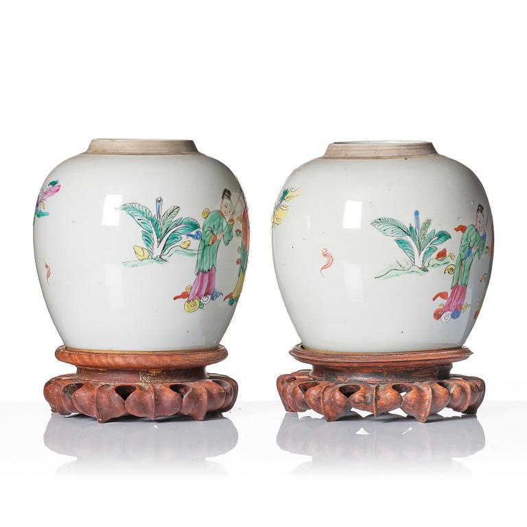 A pair of famille rose jars, Qing dynasty, 19th Century.