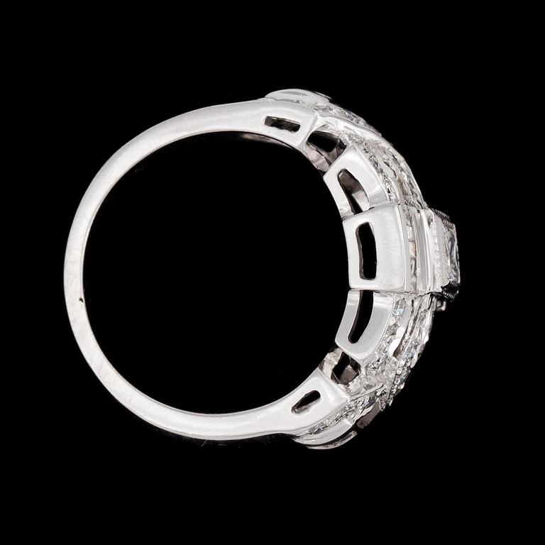 RING, princess, baguette and brilliant cut diamonds, tot. app. 1 ct.