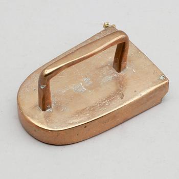 STRYKJÄRN, brons, 1600-tal.