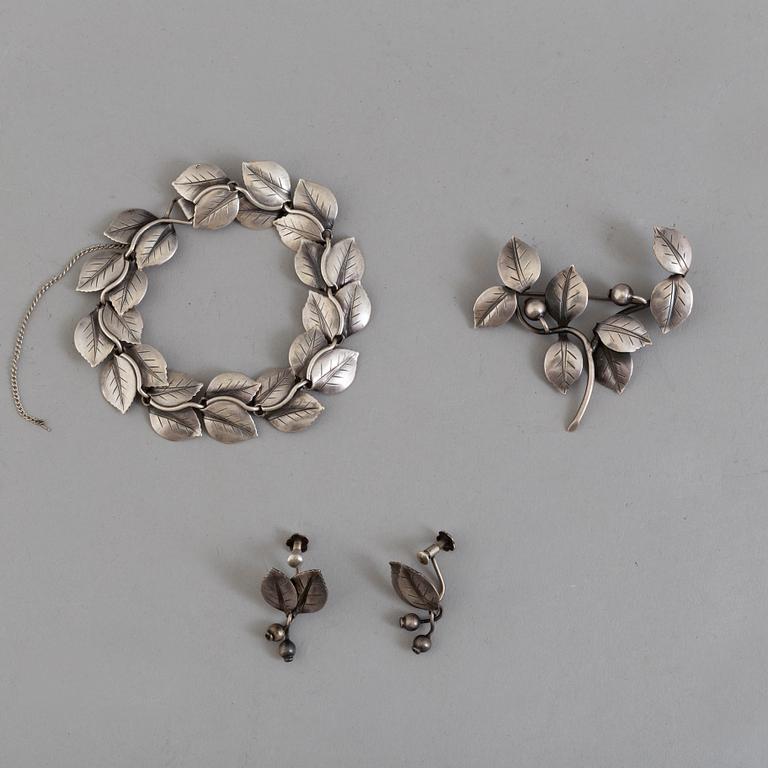 GERTRUD ENGEL, armband, örhängen och brosch, sterlingsilver, A Michelsen, Stockholm, 1952-3.