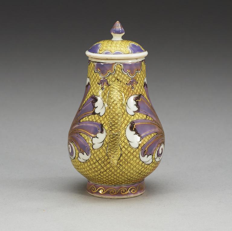 A cream jug and cover, Qing dynasty, Qianlong (1736-95).