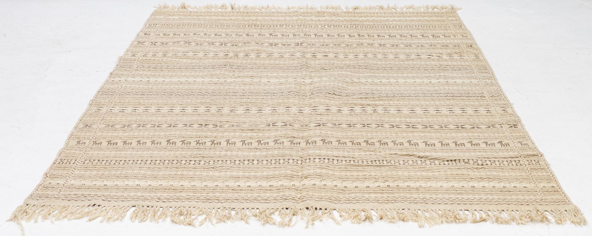 Matta, slätvävd, signerad AJ, ca 306 x 193 cm.