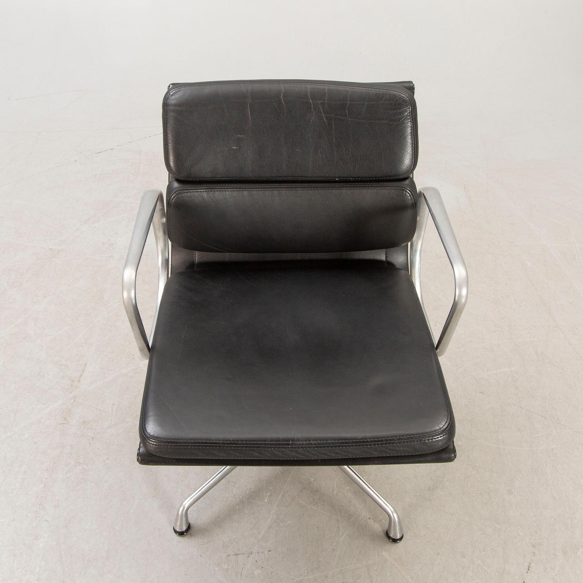 Charles & Ray Eames, Desk Chair, "EA 207 Soft Pad Chair", Vitra.