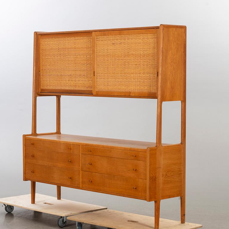 HANS J WEGNER, skåp, "RY-20" för Ry Möbler, Danmark, 1960-tal.