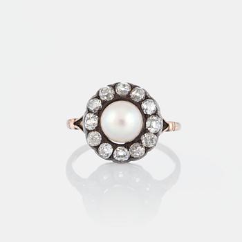 1095. A pearl ring set with old-cut diamonds.
